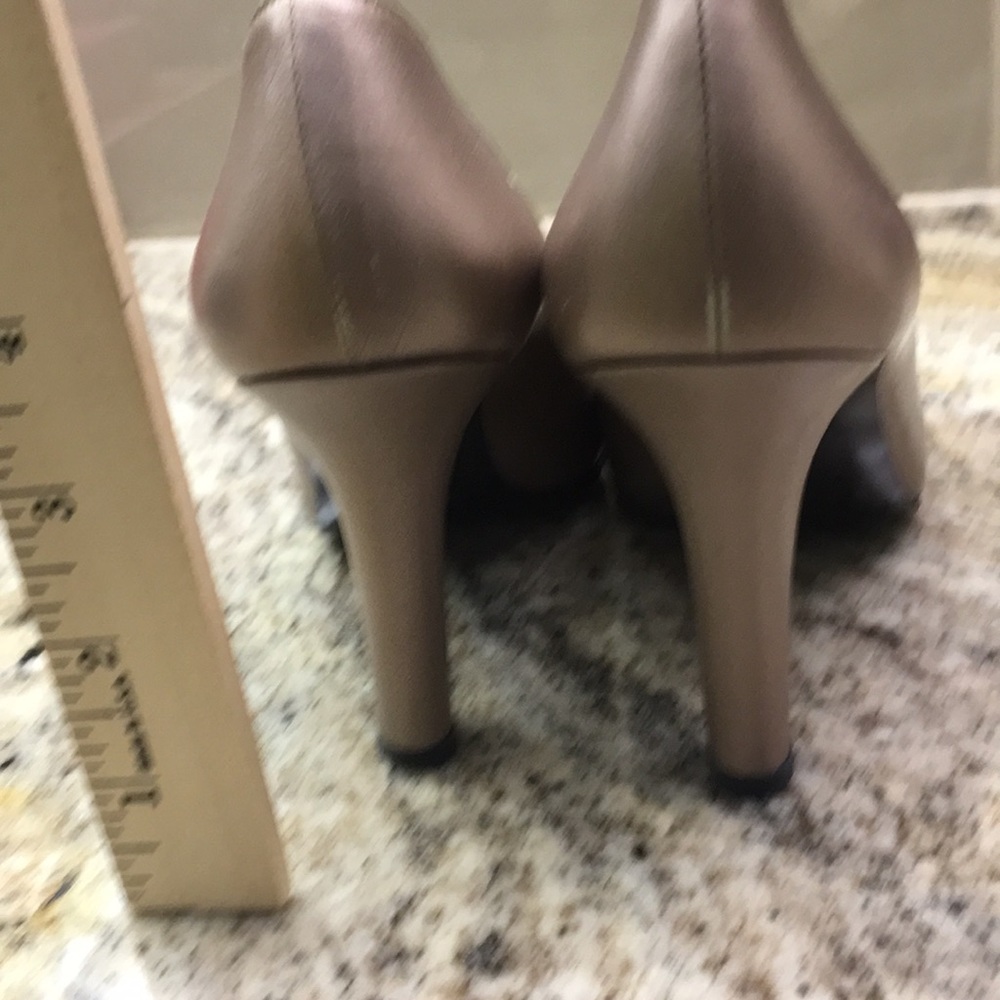 YSL authentic punps - Picture 5 of 8